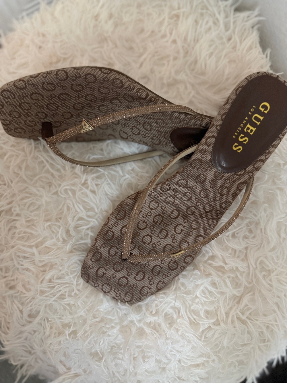 GUESS Tan/Brown Logo-Print Women's Thong Sandals
